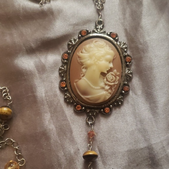 Cameo Necklace - Picture 4 of 5